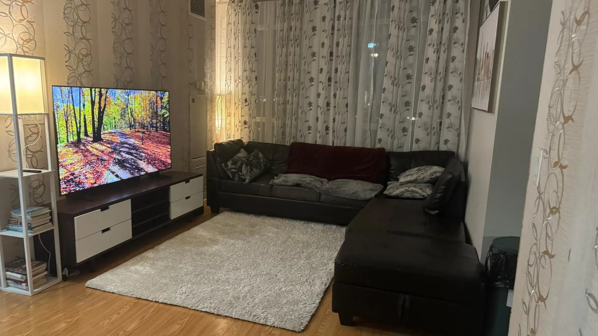 Lovely 1 Bedroom Condo Downtown Mississauga Square One