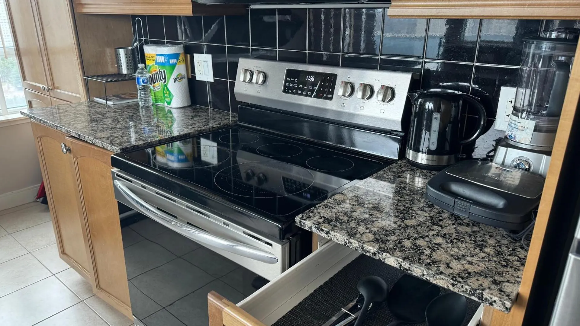 Lovely 1 Bedroom Condo Downtown Mississauga Square One 0*,